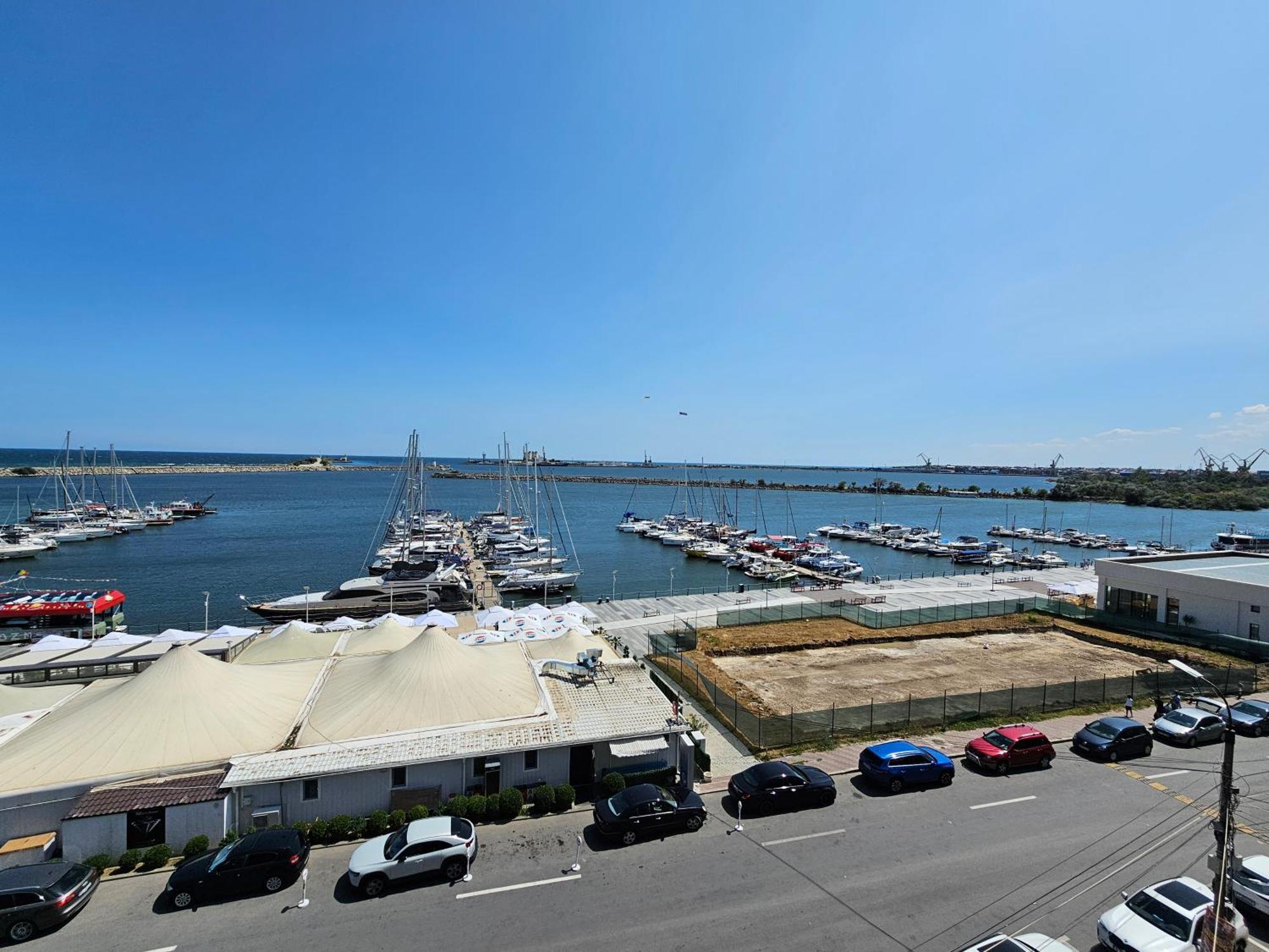 Blue Marina Sea View Apartment Mangalia Exterior photo