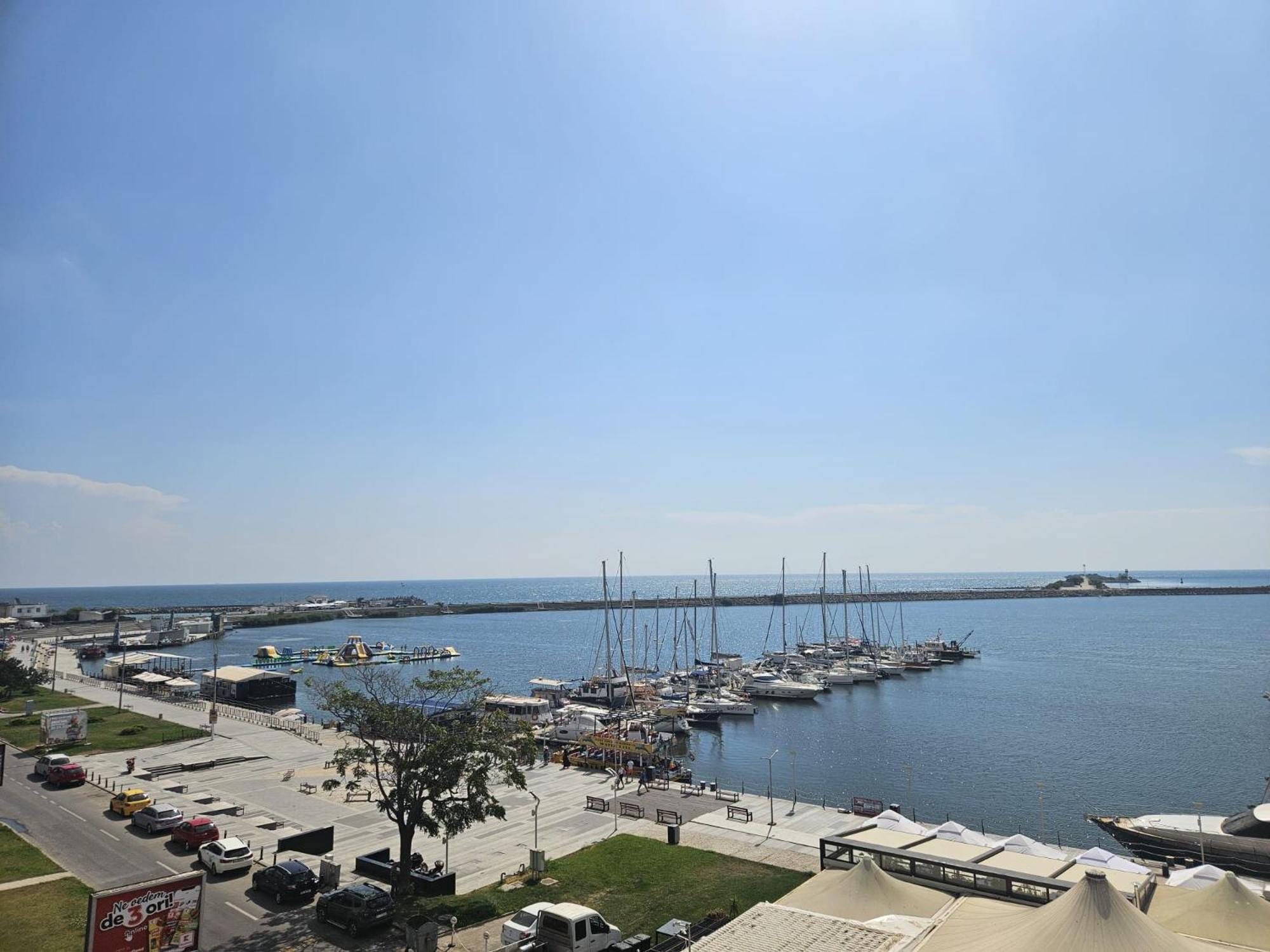 Blue Marina Sea View Apartment Mangalia Exterior photo
